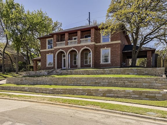 2nd image of 2916 Forestwood Dr