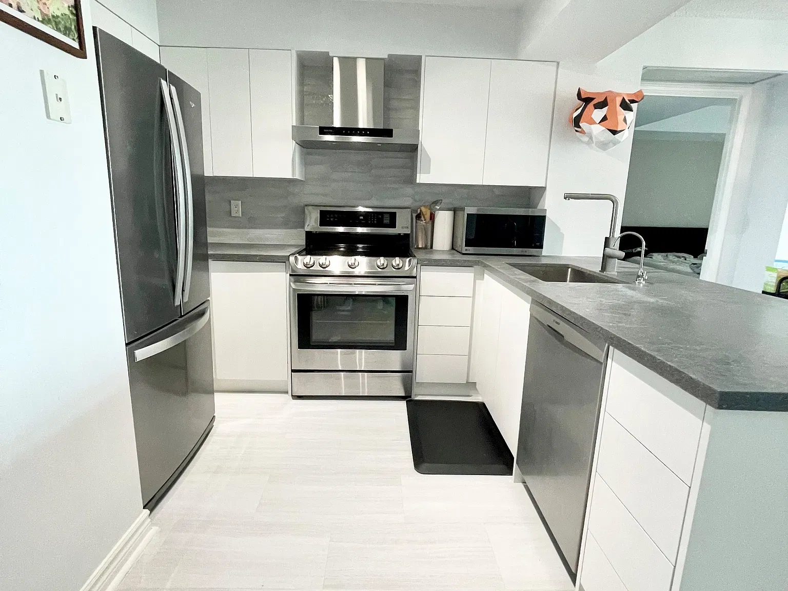 2 bed, $3,000 — Photo 3