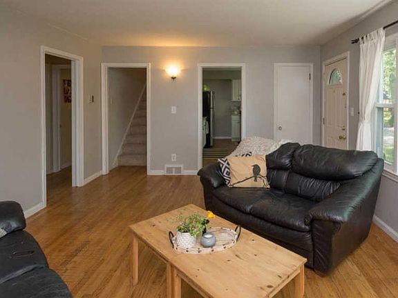 5th image of 1607 Anderson Ave