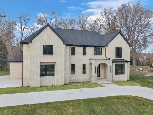 4546 Niagara Ln, Bloomfield Hills, MI 48301