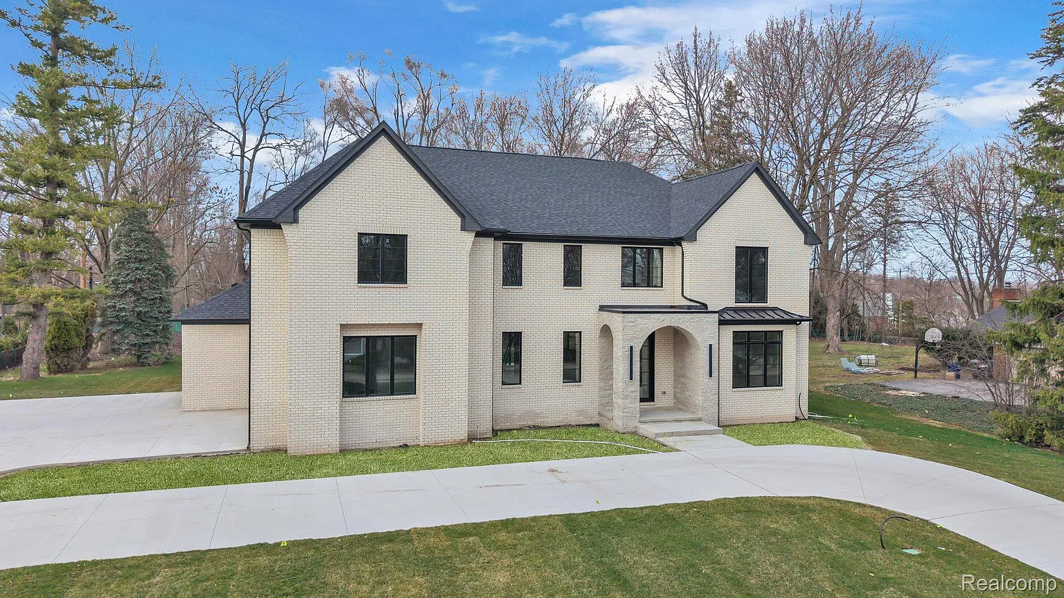 4546 Niagara Ln photo 1