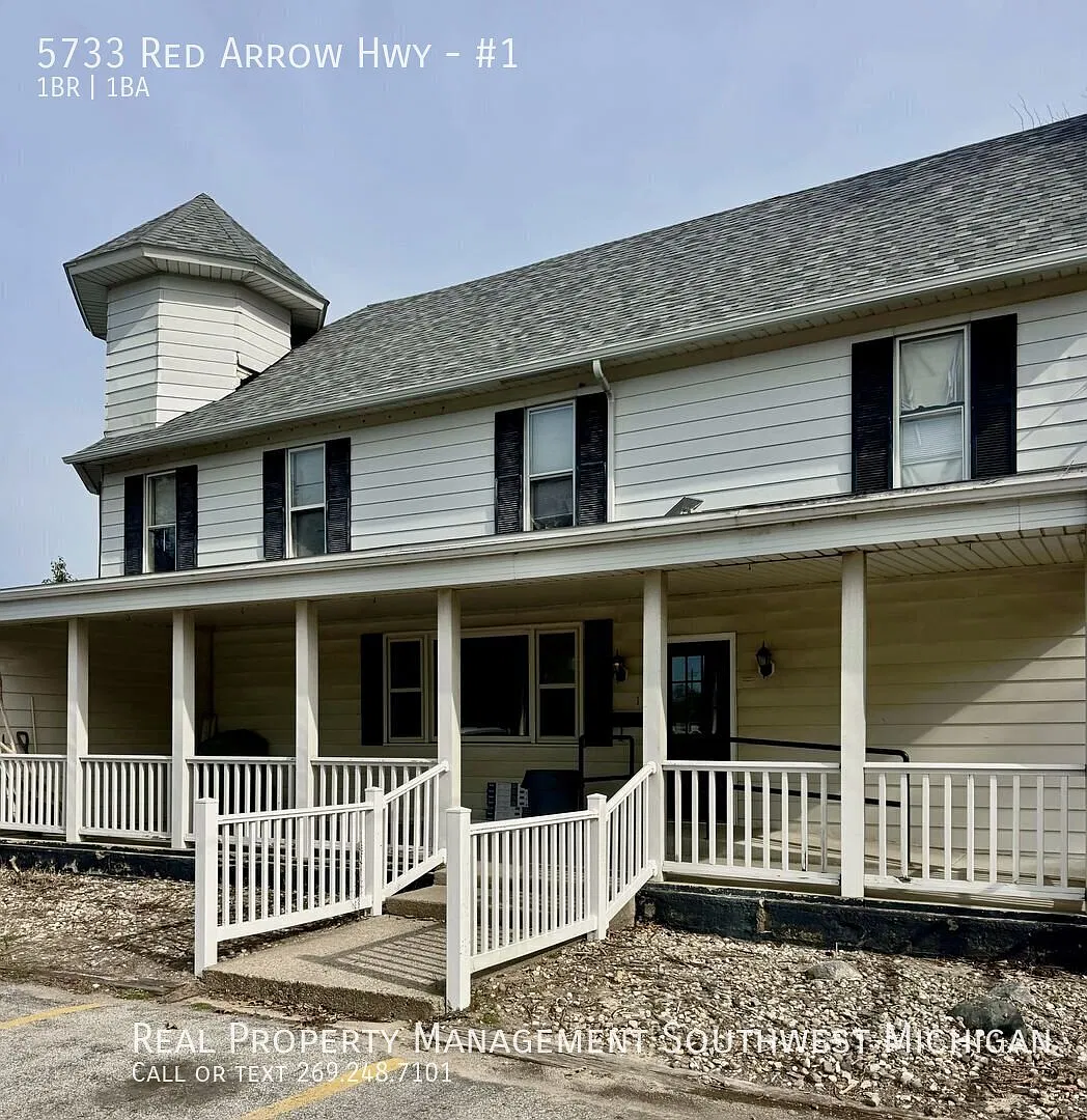 Charming 1-Bedroom Apartment with Large Private Front Porch! — Photo 1