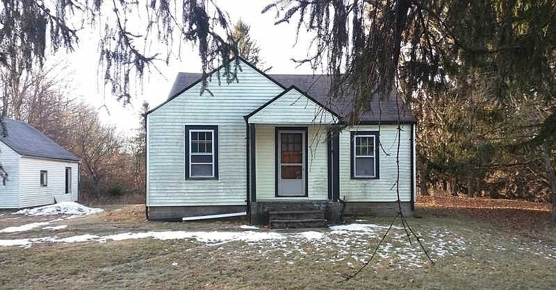 2nd image of 20 Thorns Ln