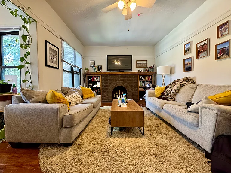 1459 W Winnemac Ave #1 — Photo 2