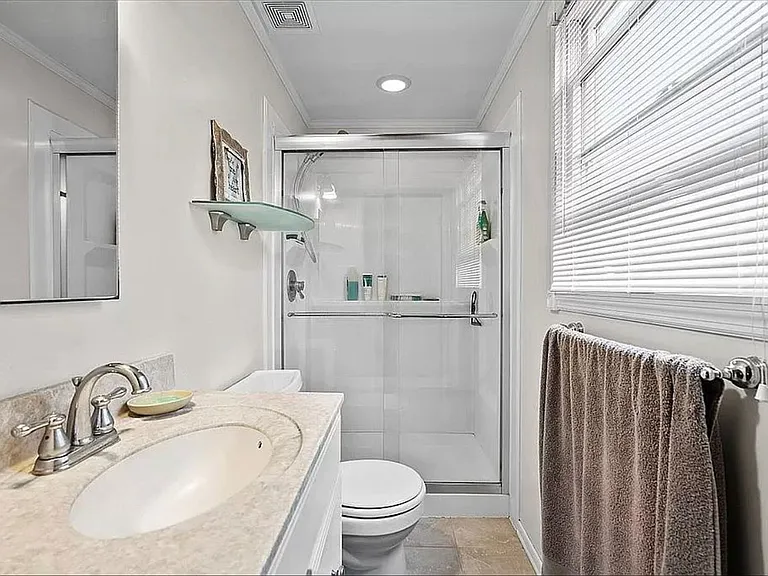 6101 Chatham Dr — Photo 19