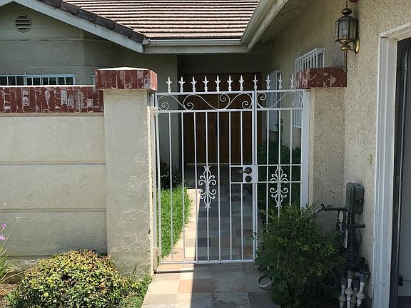 3rd image of 9912 Hayvenhurst Ave