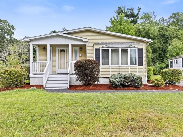 11 Canterbury Ln, Rockland, MA 02370