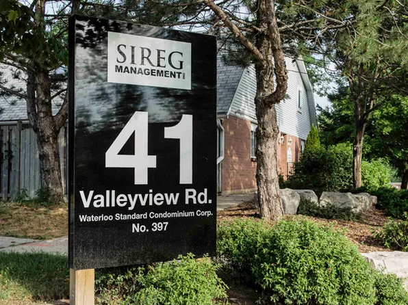 41 Valleyview Rd, Kitchener, ON N2E 3H9