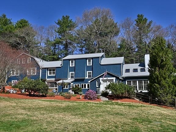 2nd image of 25 Pleasant St