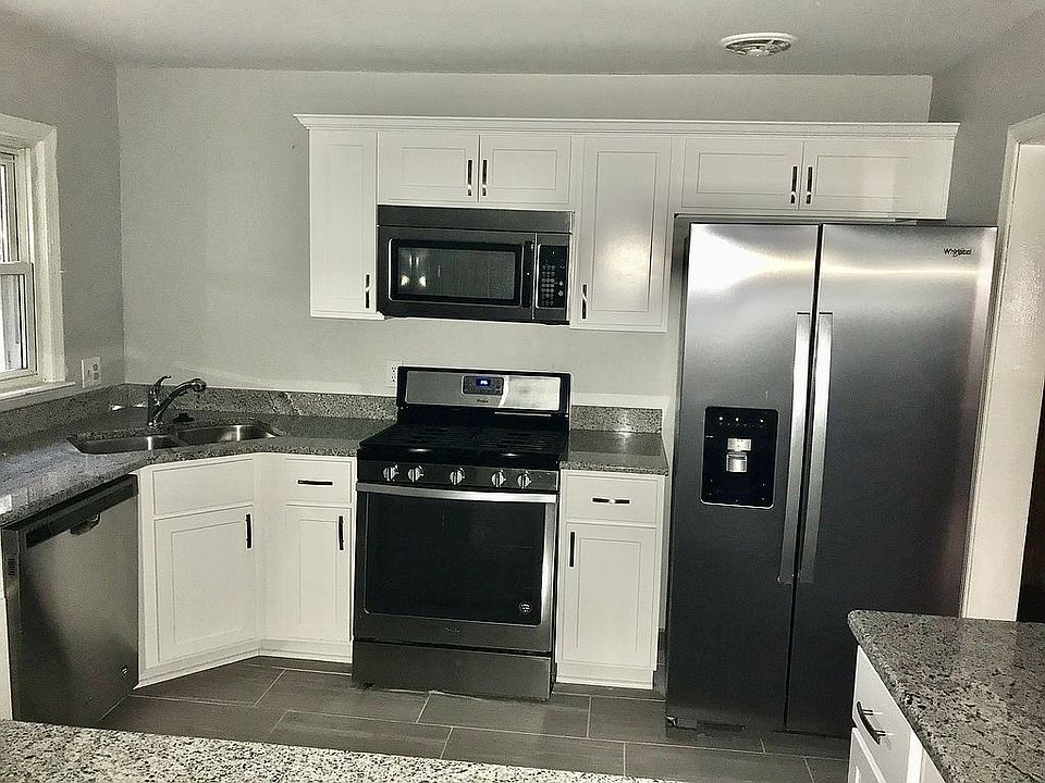 2nd image of 3104 Belle Haven Dr