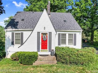 25200 Milford Rd, South Lyon, MI 48178