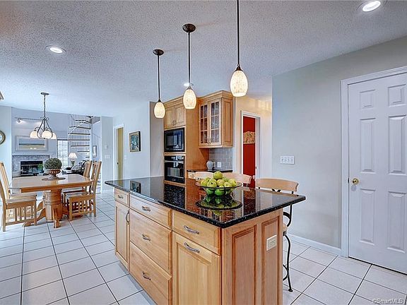 5th image of 72 Dogwood Ln