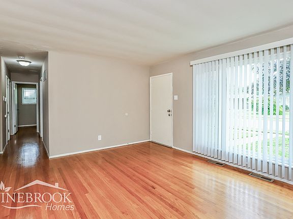 3rd image of 485 Bardot Dr