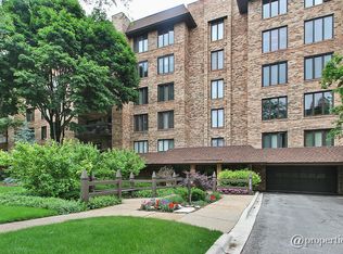 3810 Mission Hills Rd APT 301, Northbrook, IL 60062