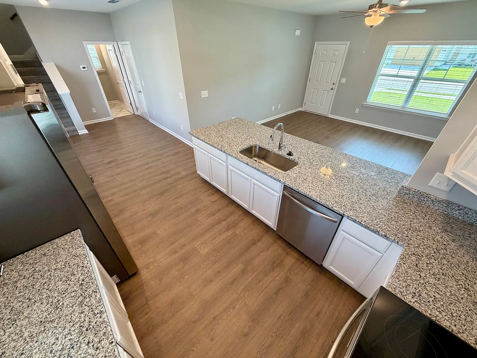 3 bed, 2.5 bath, 1621 sqft, $1,995 — Photo 4