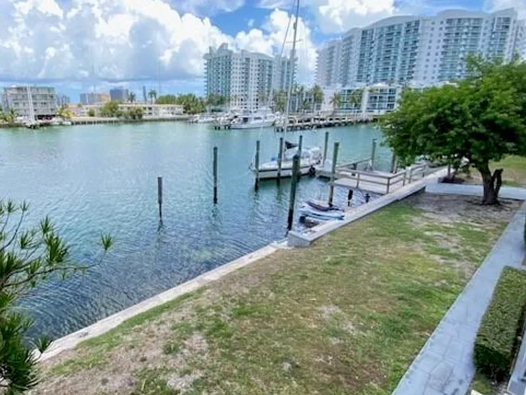 7925 West Dr #6 — Photo 5