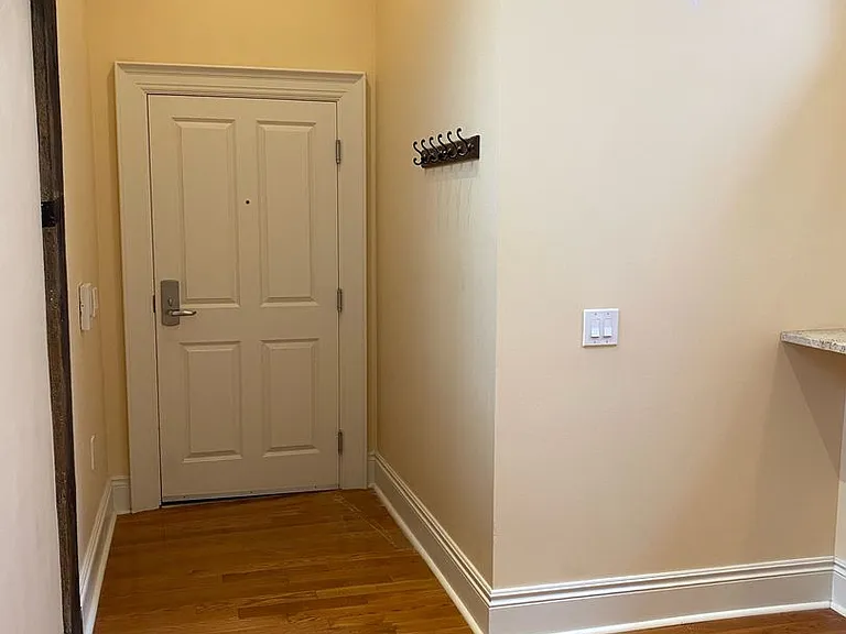 401 N Brady St — Photo 7