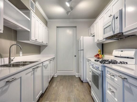 5th image of 1341 Cortlandt St APT 1
