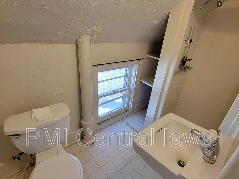 2220 E Walnut St #3 — Photo 8