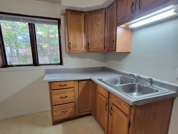 3rd image of 608 Galloway St #0