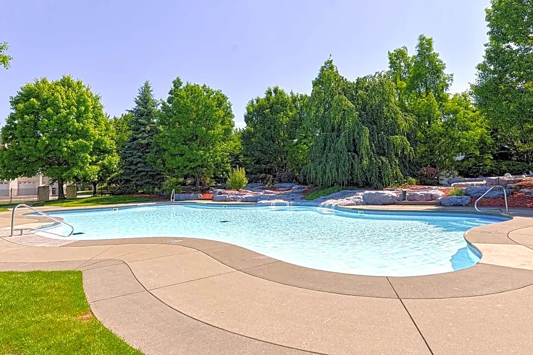 232 Adams Pointe Blvd — Photo 2