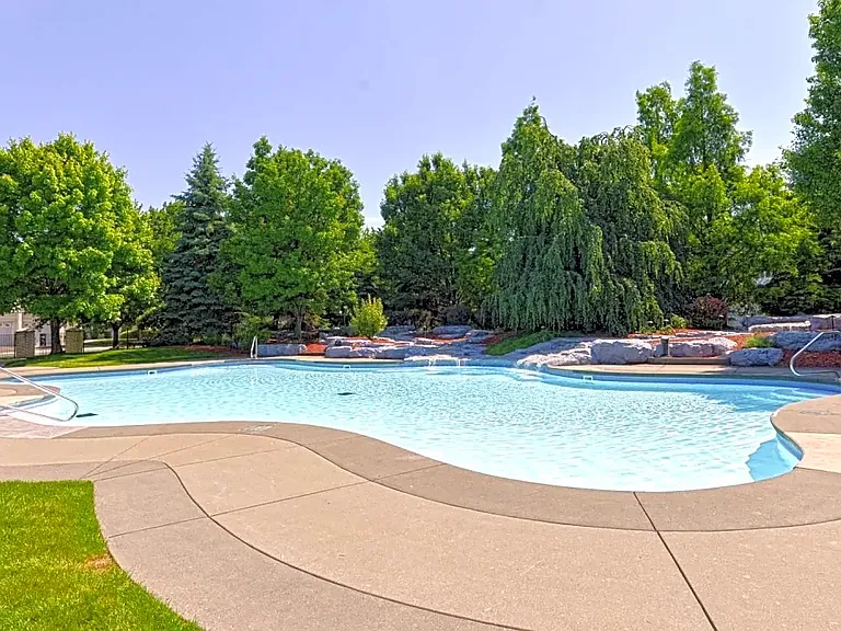 232 Adams Pointe Blvd #5 — Photo 2