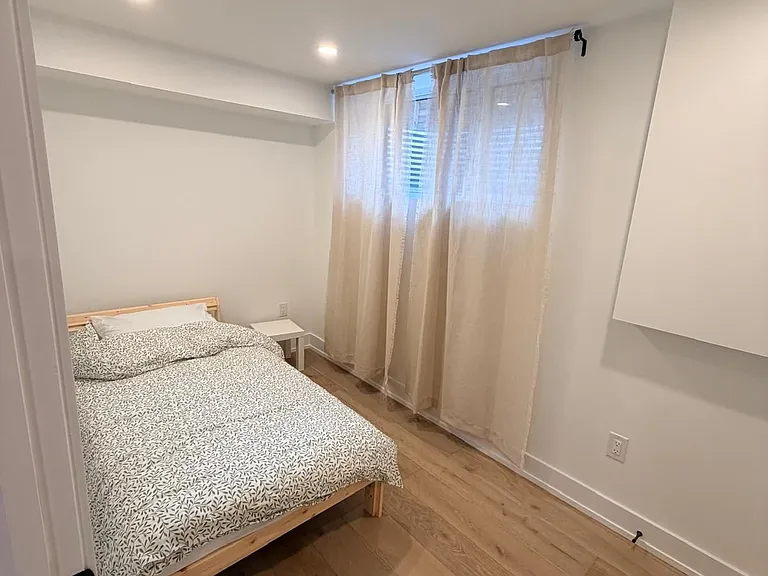 253 Duncairn Ave #B — Photo 12