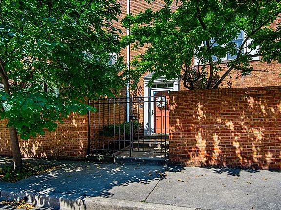 2nd image of 109 Cooper Pl W