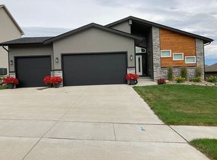 111 S 20th St, Indianola, IA 50125