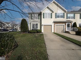 32 Hearthstone Ln, Marlton, NJ 08053