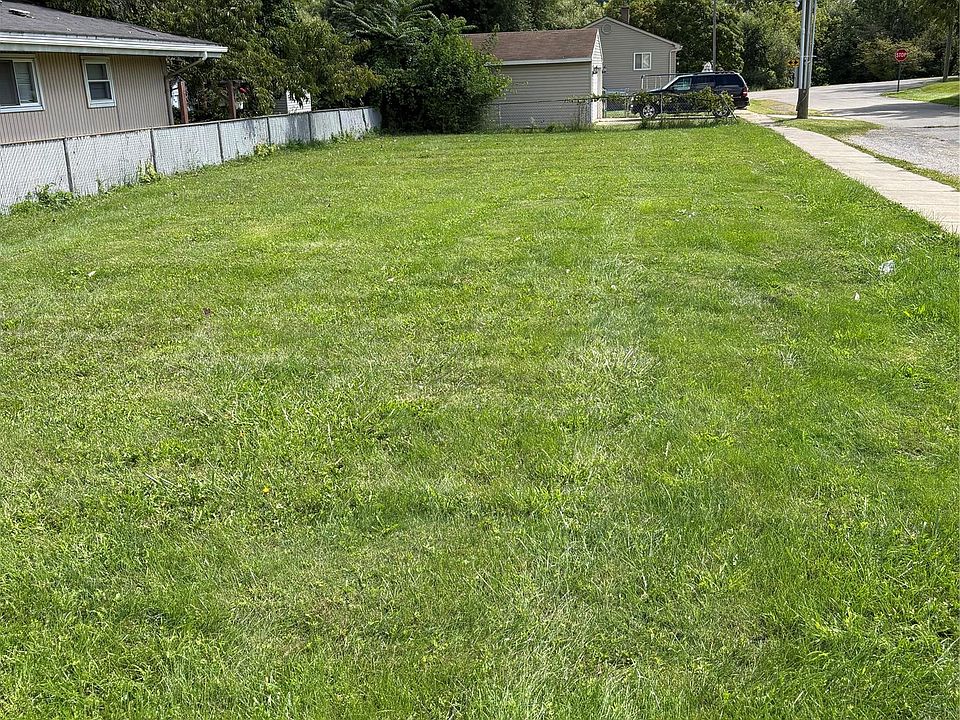 2nd image of 15802 Beech Daly Rd