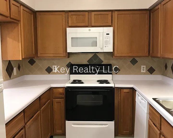 999 Bayou Trace Dr — Photo 3