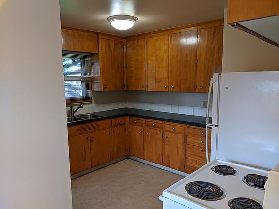 5th image of 808 E 28th St