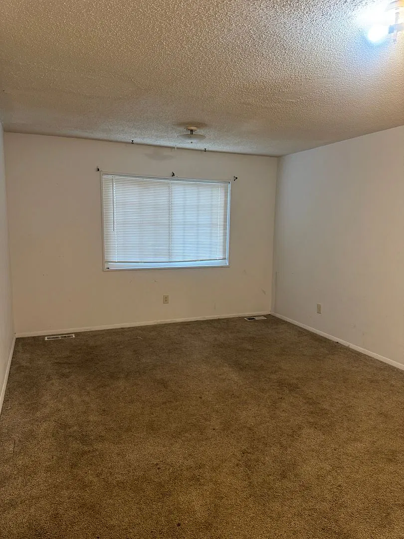 Knoxville 37930 - Spacious 3 Bedroom, 1.5 Bath Home in a convenient Knoxville Location! — Photo 4