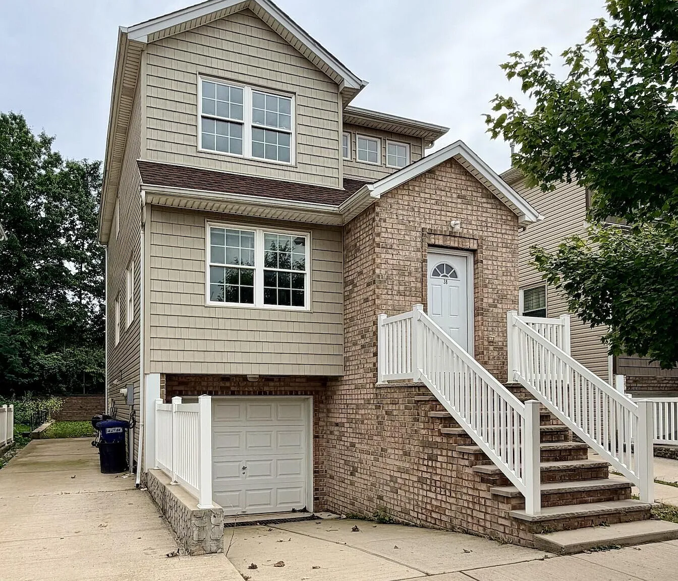 3 bed, 2.5 bath, 2065 sqft, $3,100 — Photo 1