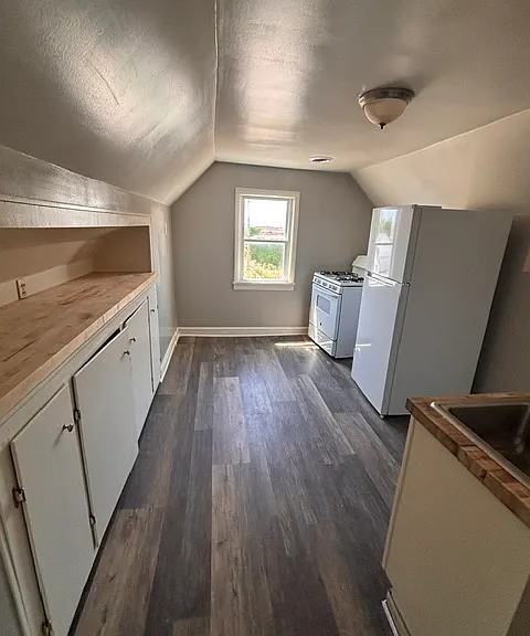 872 West Ave — Photo 1