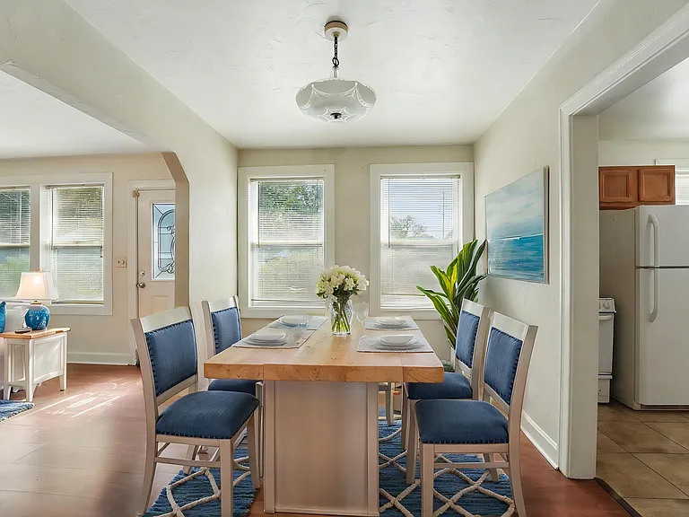 830 Nelson St — Photo 7