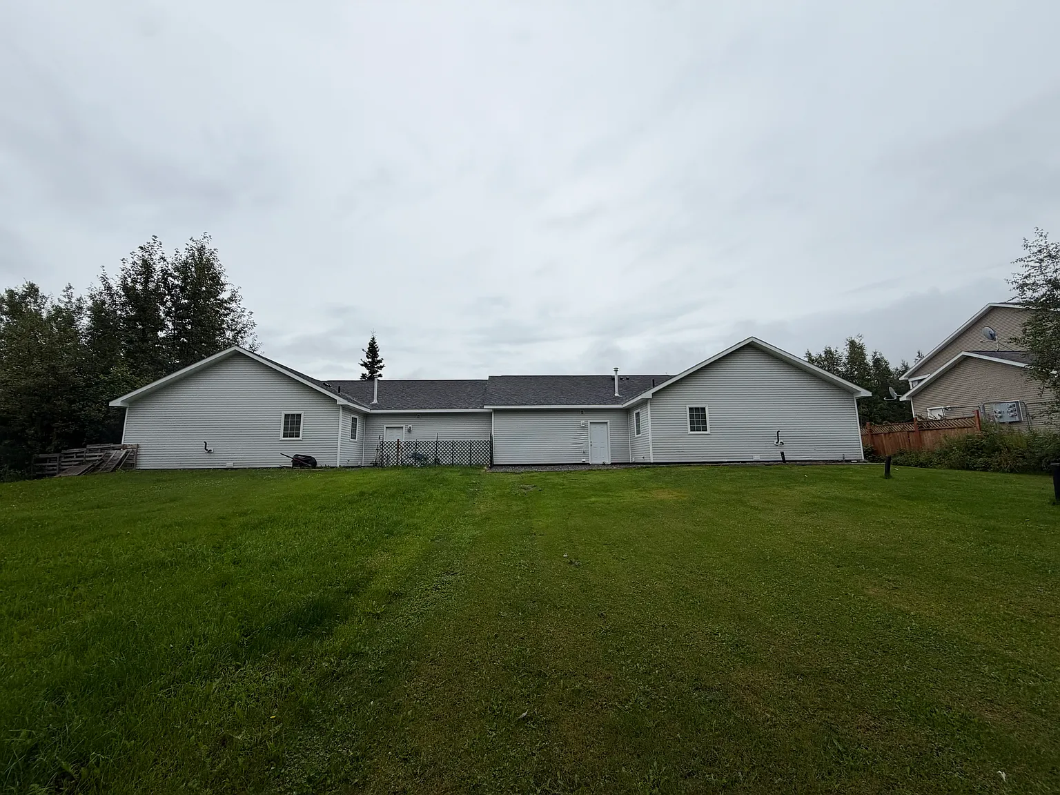 3 bed, 1308 sqft, $2,350 — Photo 2