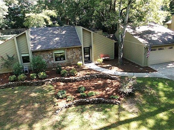 2nd image of 2601 Chimney Springs Dr