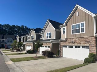 909 Green Ash Ln, Cary, NC 27513