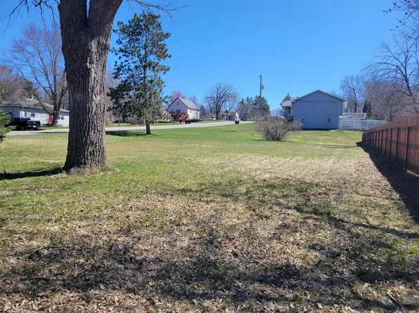 612 7th St NE, Little Falls, MN 56345