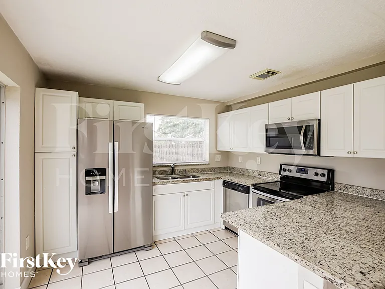 18050 SW 142nd Ct — Photo 7