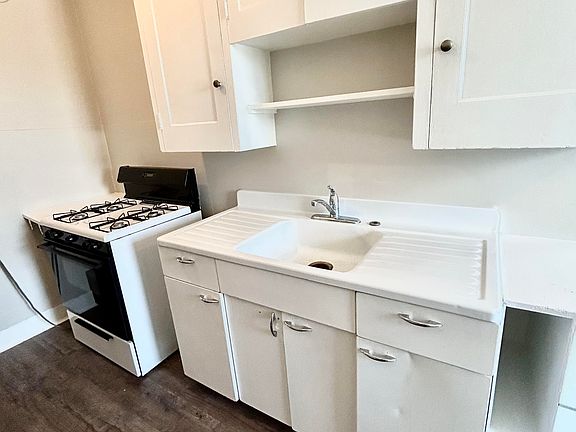 4th image of 15707 Detroit Ave APT 8