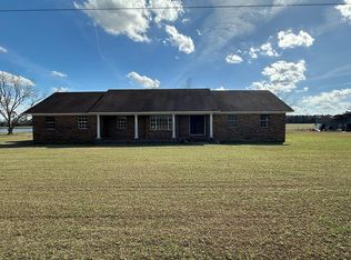904 Hickory Nut Rd, Nicholls, GA 31554