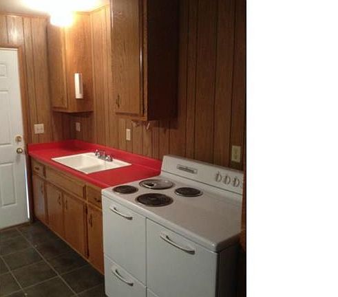 2nd image of 945 Ash Ln