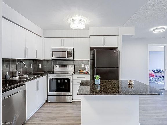 4th image of 310 Burnhamthorpe Rd W #401