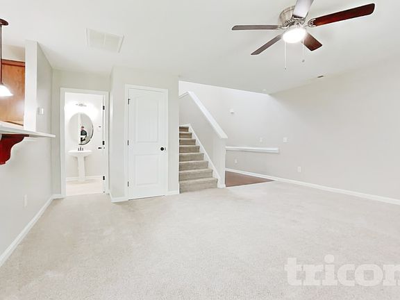3rd image of 31 Burr Oak Cir