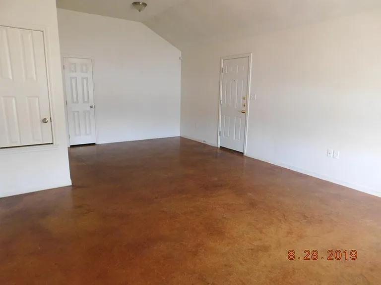 1202 Cavalry Ln #B — Photo 3