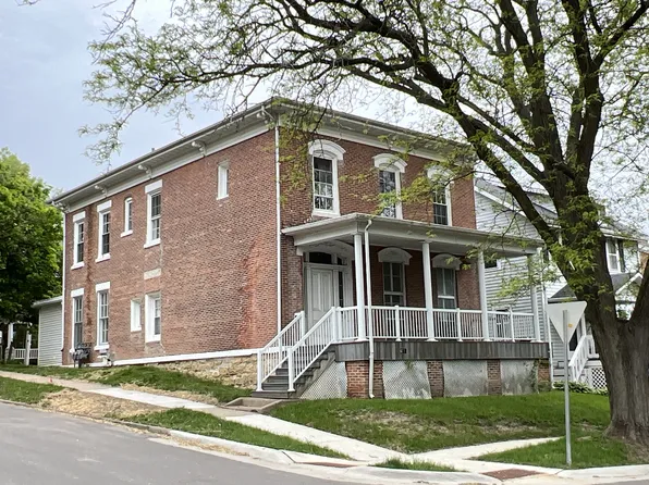 695 Fenelon Pl APT 1, Dubuque, IA 52001
