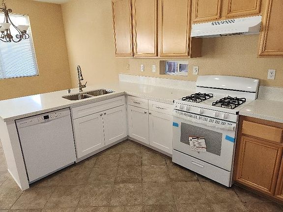 5th image of 14339 Honeyhill St